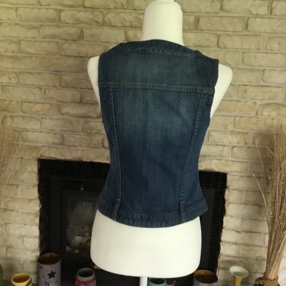 LOVELY BOSTON PROPER DENIM CROP VEST - Picture 2 of 10